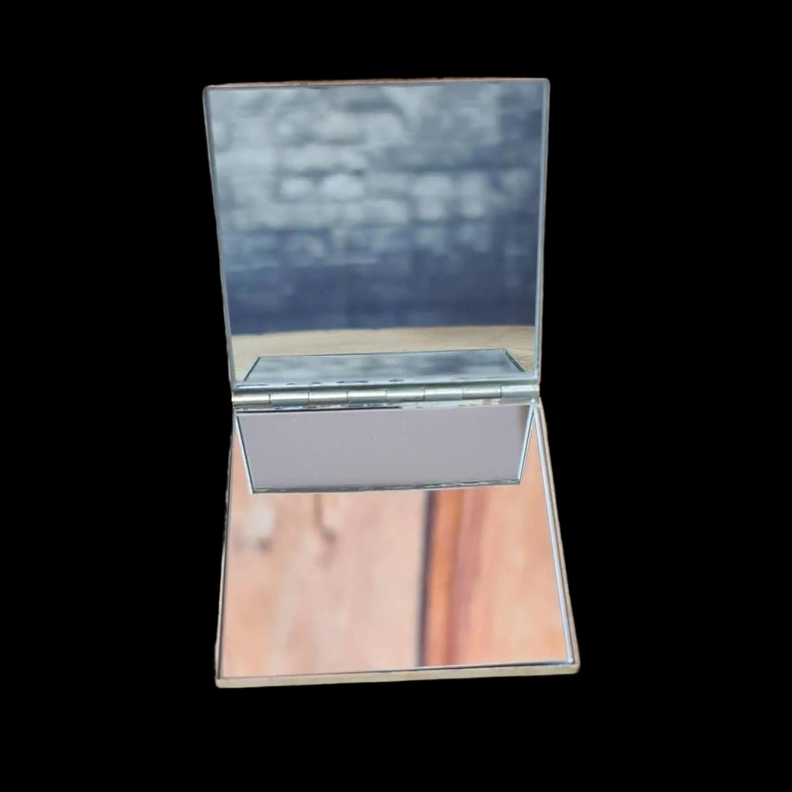 Harvey Nichols Vintage Compact Mirror - Mirrors - 1 - 623