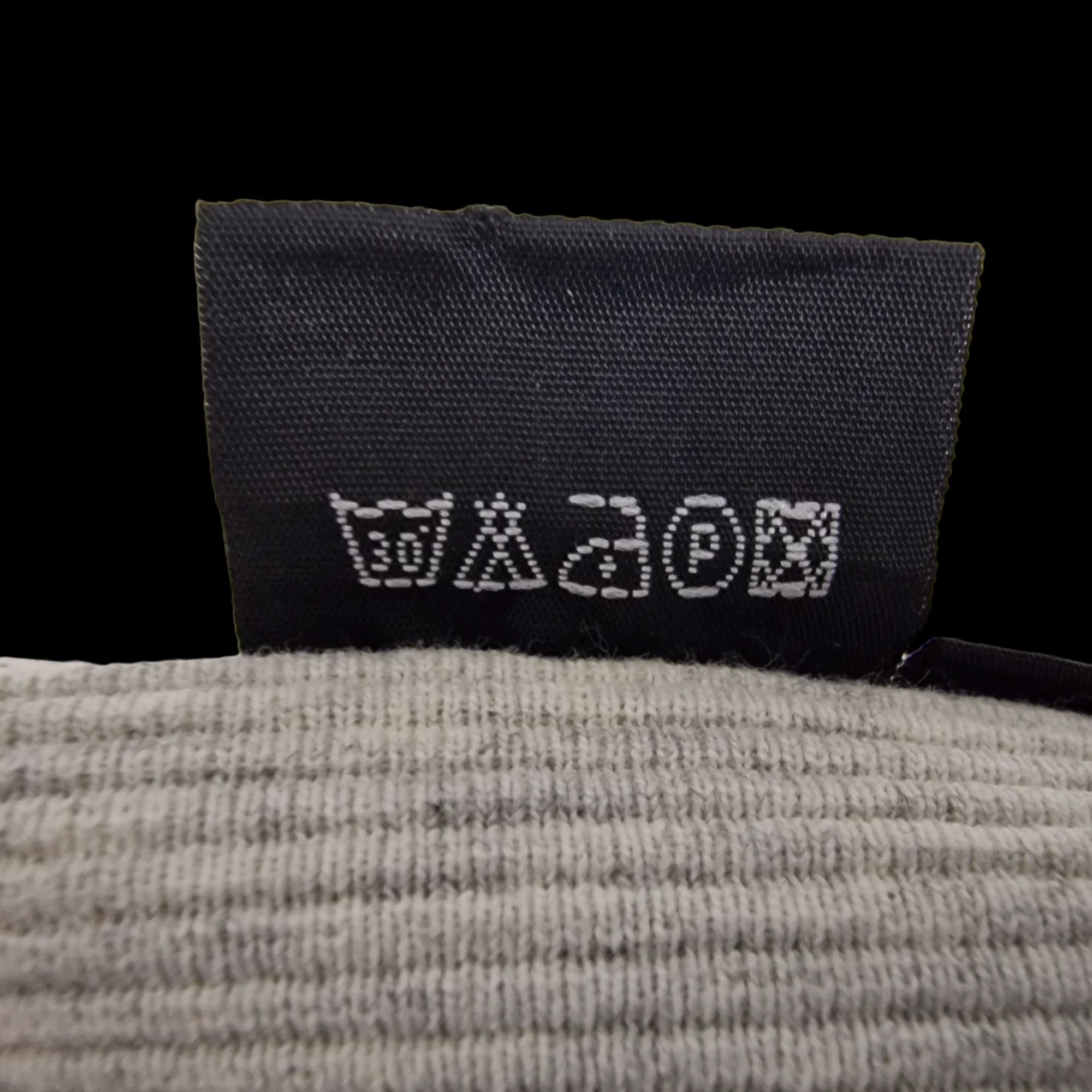 Hugo Boss Grey V Neck Jumper UK Large - Jumpers - 10 - 3401