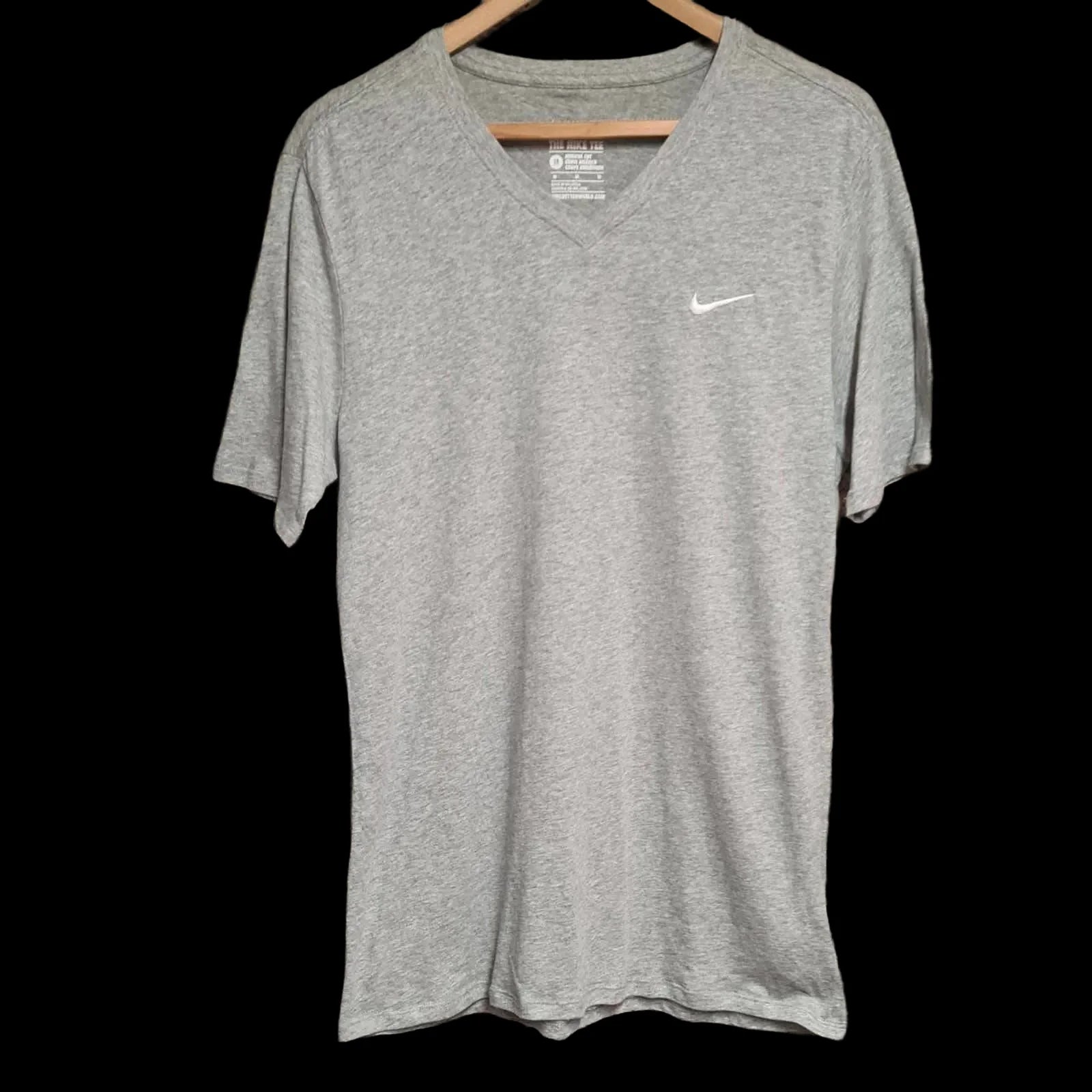 Mens Nike V-neck Grey T-shirt UK Medium - T-Shirts - 1 - 521