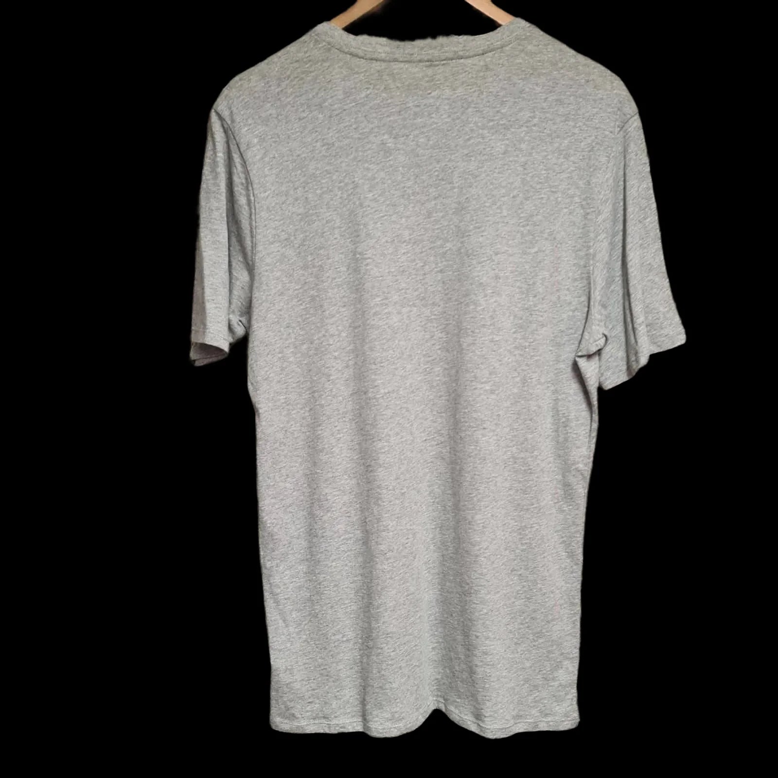 Mens Nike V-neck Grey T-shirt UK Medium - T-Shirts - 2 - 521