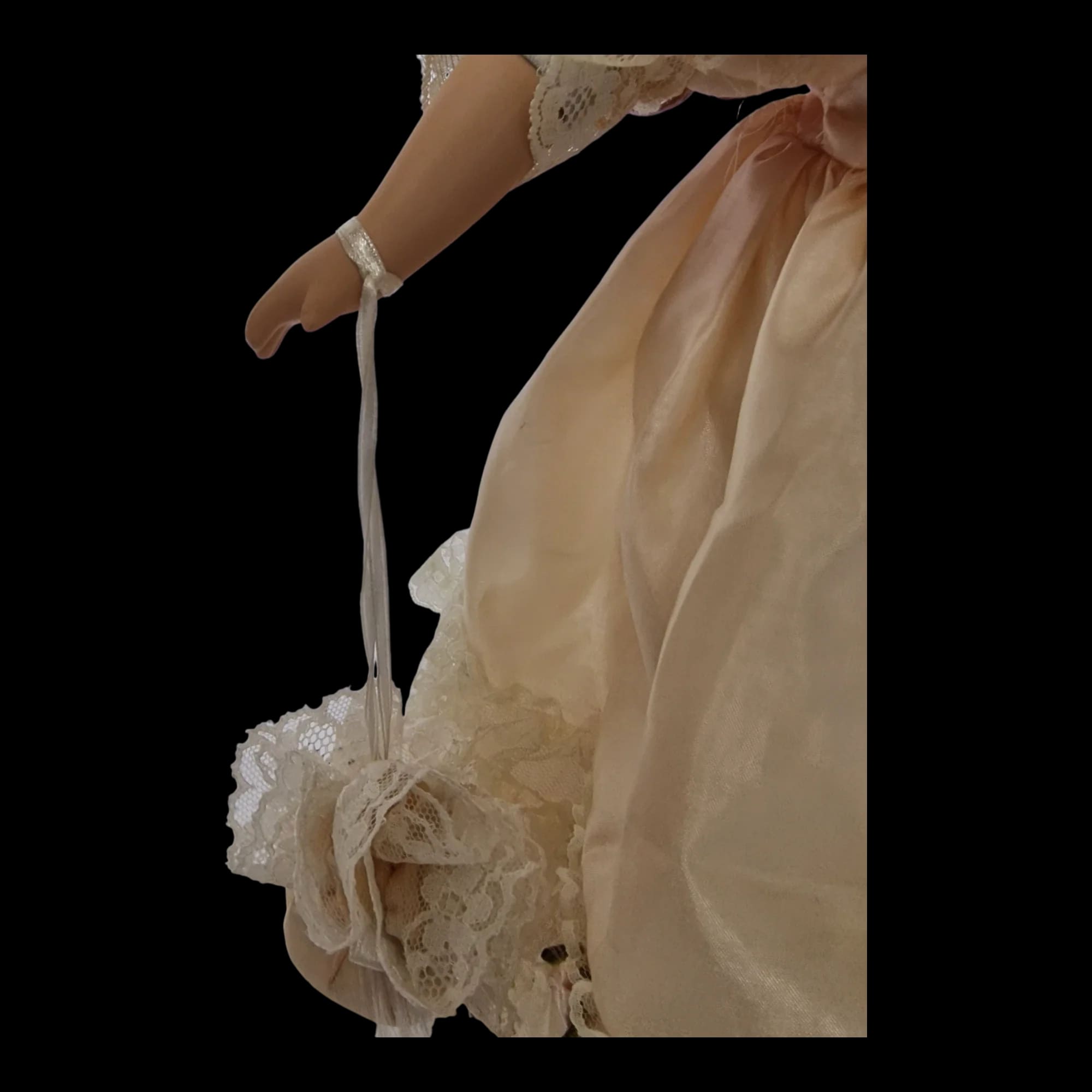 Porcelain Doll Female Lady Leonardo Collection Removeable