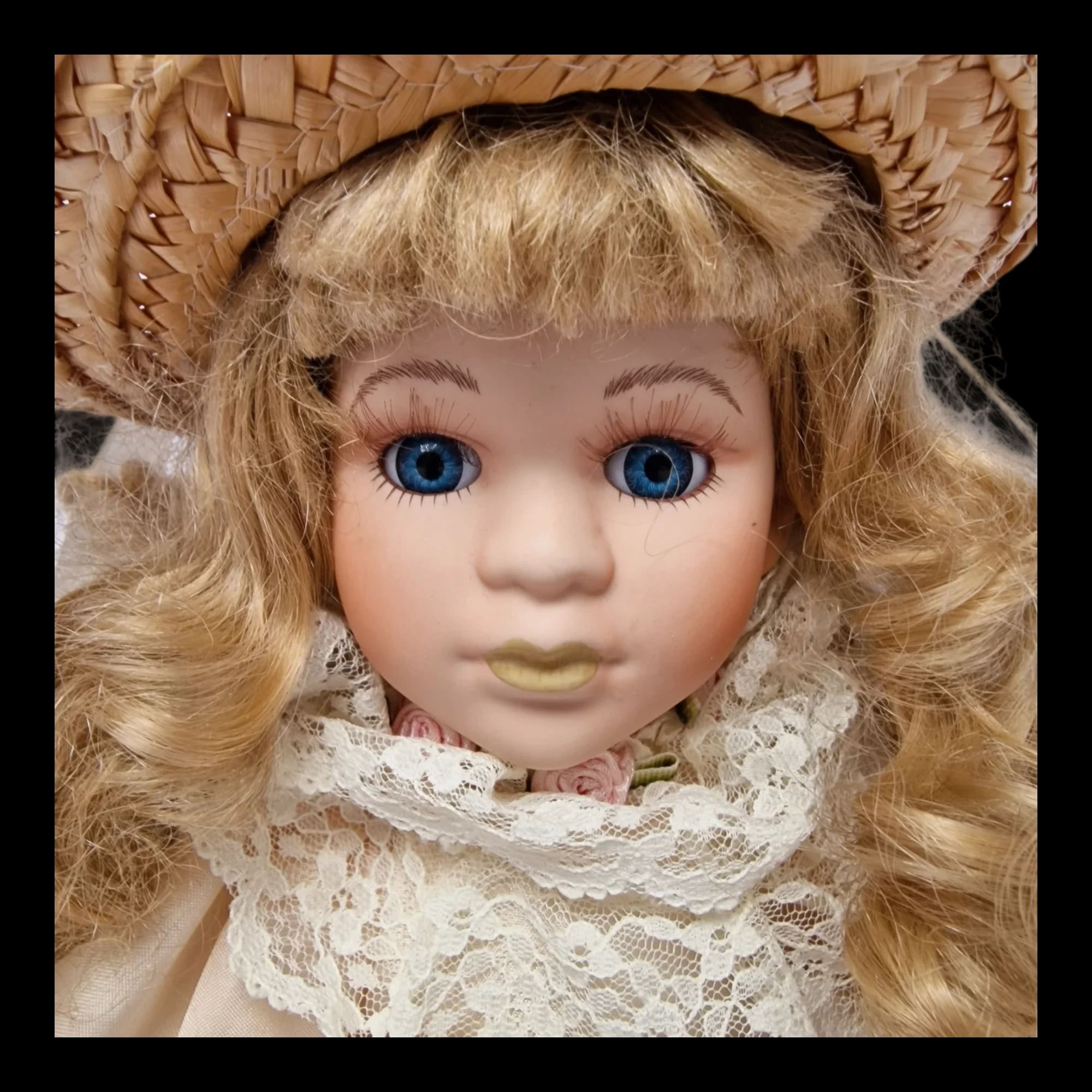 Porcelain Doll Female Lady Leonardo Collection Removeable