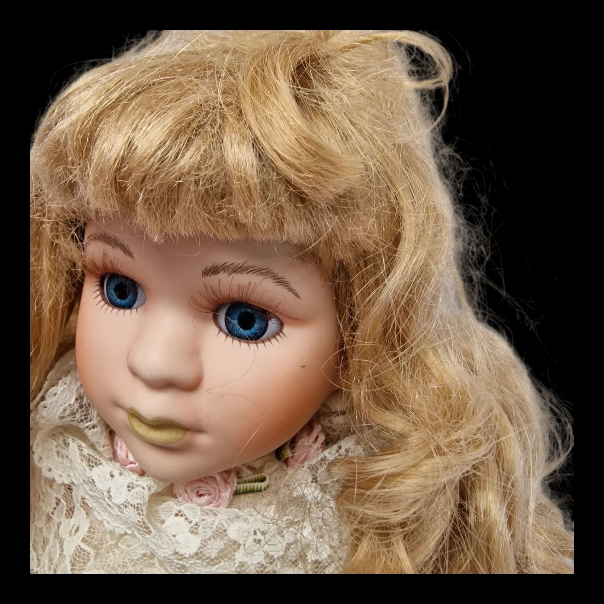 Porcelain Doll Female Lady Leonardo Collection Removeable