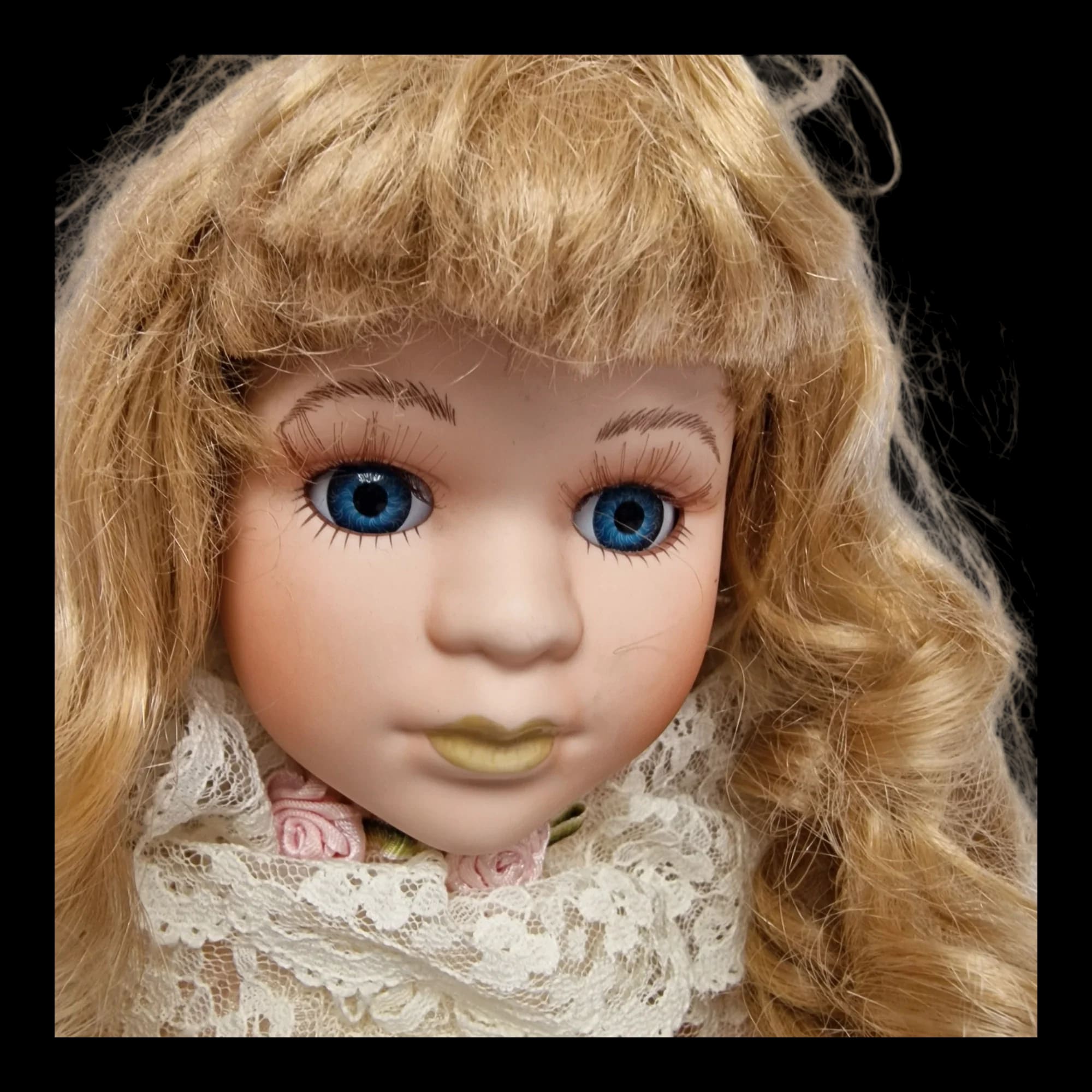 Porcelain Doll Female Lady Leonardo Collection Removeable