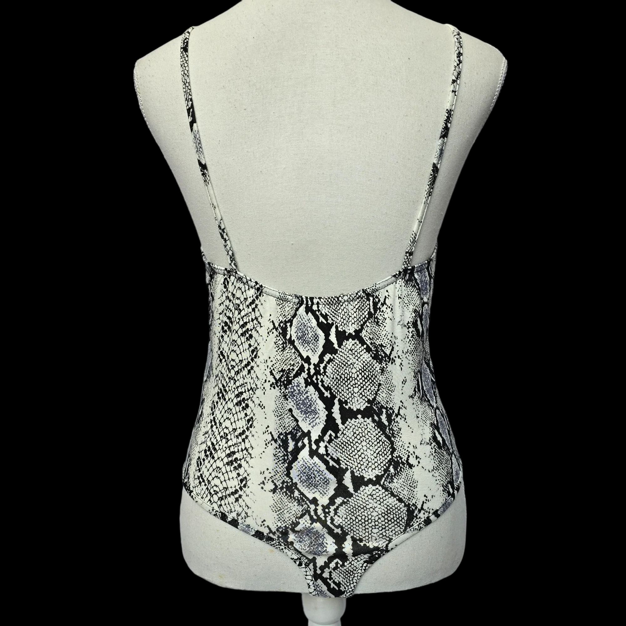 Pretty Little Thing Women’s Black White Snake Skin Print